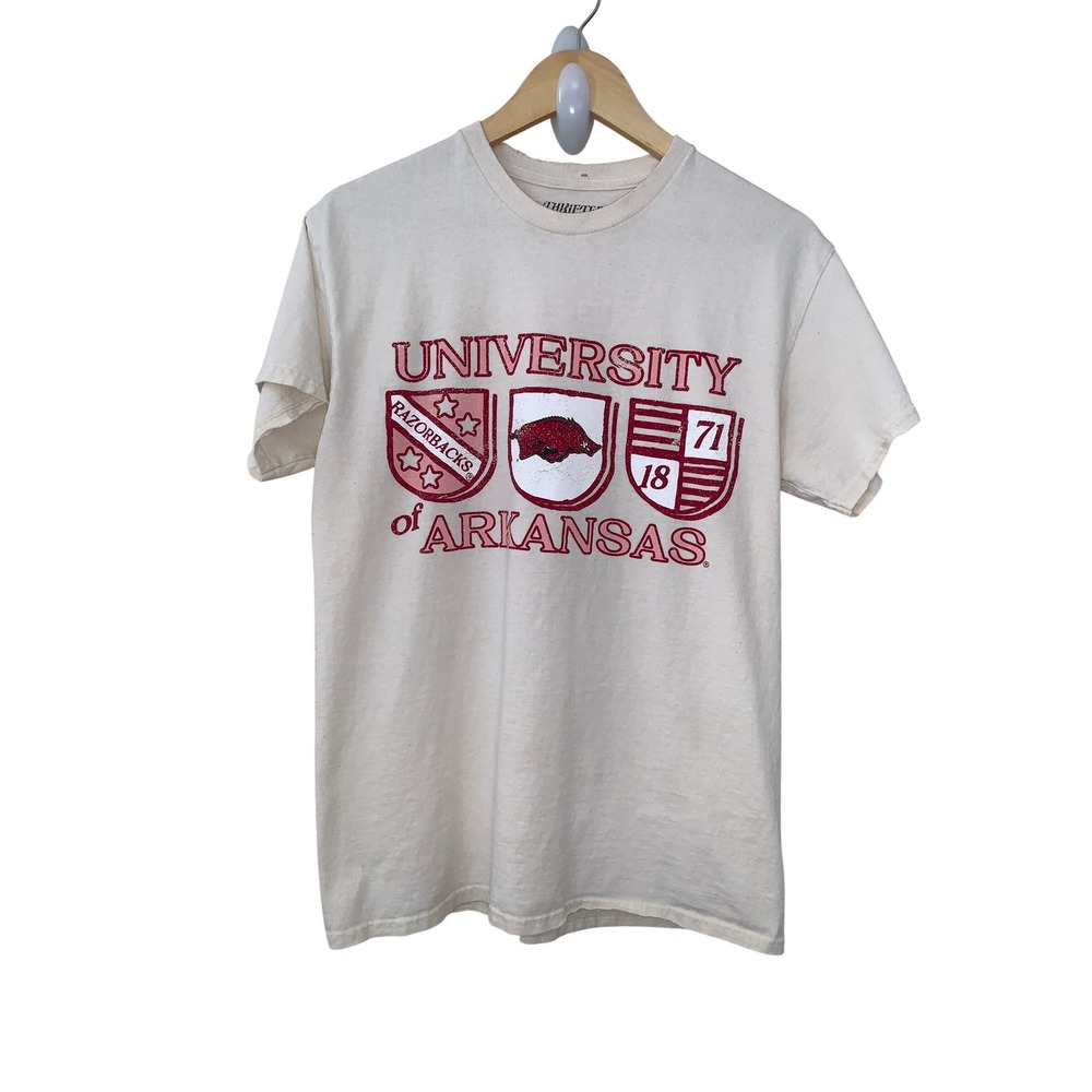 University of Arkansas Razorbacks Graphic T Shirt Cream Red Vintage‎ Style